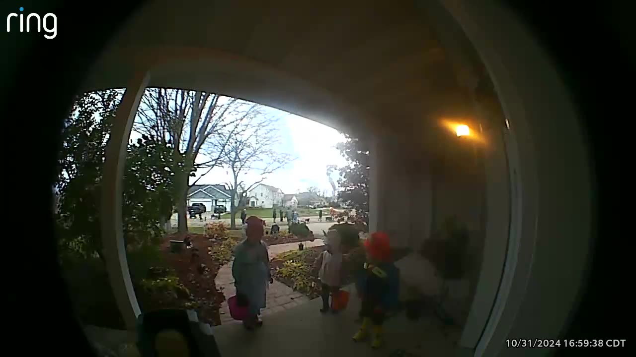 Startled Father Leaves Young Trick-or-Treaters Behind