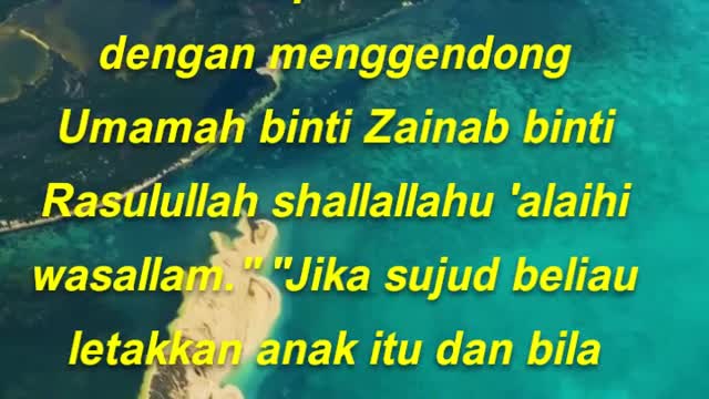 Rasulullah shallallahu 'alaihi wasallam pernah shalat dengan menggendong