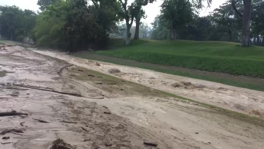 Así amaneció el Club Campestre de Bucaramanga tras la creciente del caudal de la quebrada Río Frío.