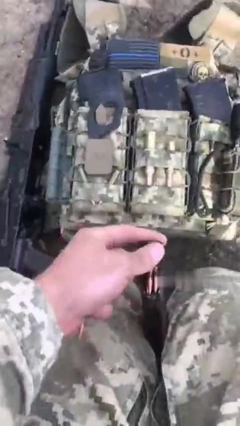 A video of the kit of a Ukrainian combatant.