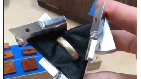 Kinetic ring box