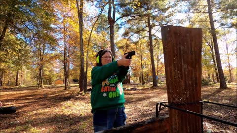 MY MOMS NEW GLOCK 19