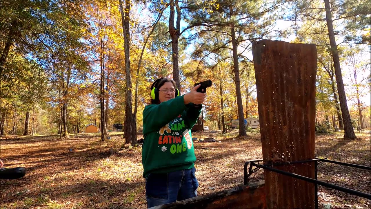 MY MOMS NEW GLOCK 19