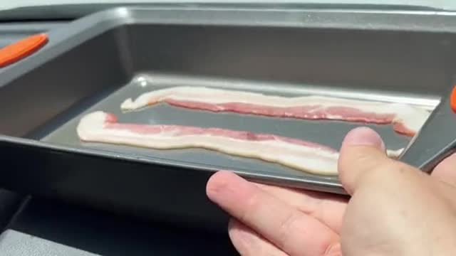 Replyto@loudymodisithotenoughtocookbaconinmycar🥓#bacon#hot
