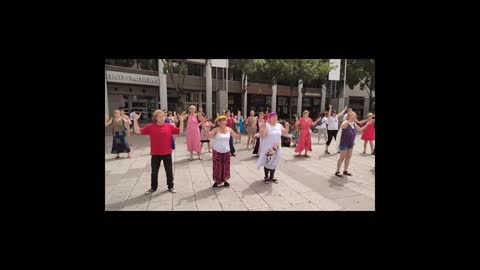 Les Masques Blancs Lyon dansent au centre commerciale, au métro et sur les places le 19 juin