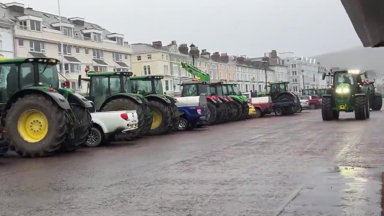 Welsh farmers are out in force against Keir_Starmer trying to ruin their