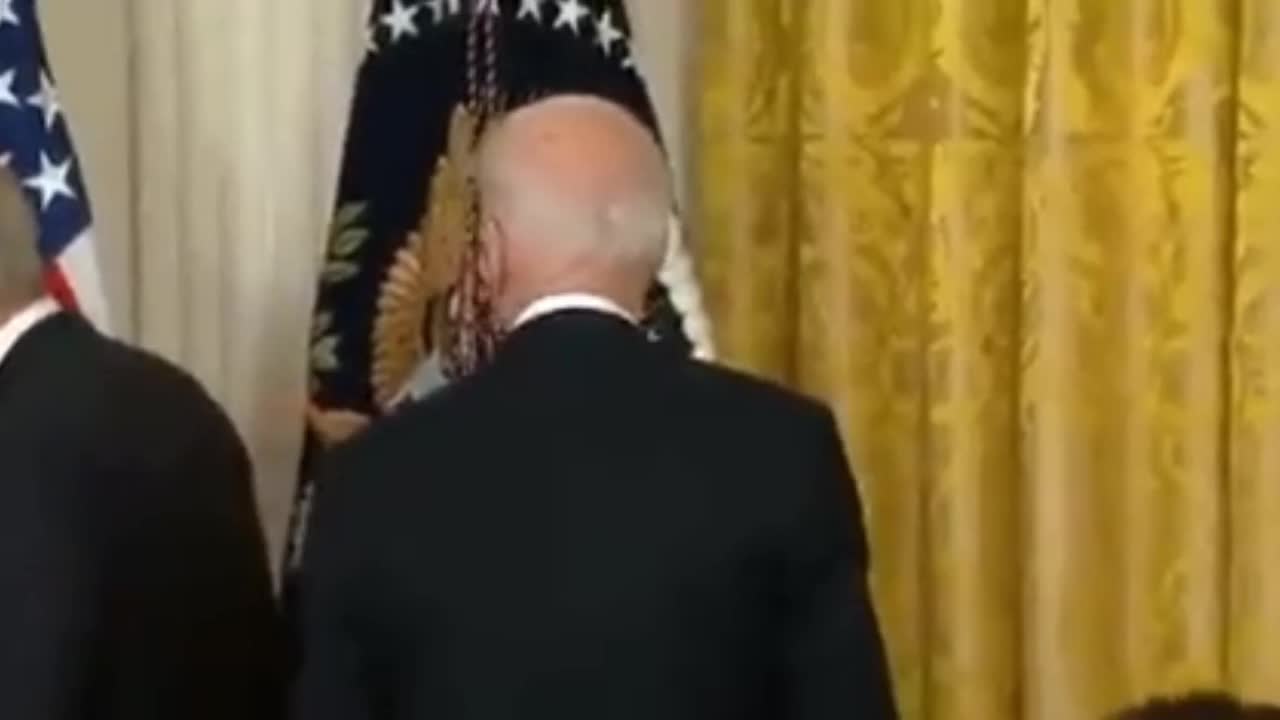 BREAKING Joe Biden Humiliated In White House By Obama.