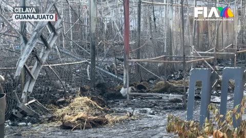 Incendio ocasionado por corto circuito, consume 70 puestos en mercado navideño de Celaya