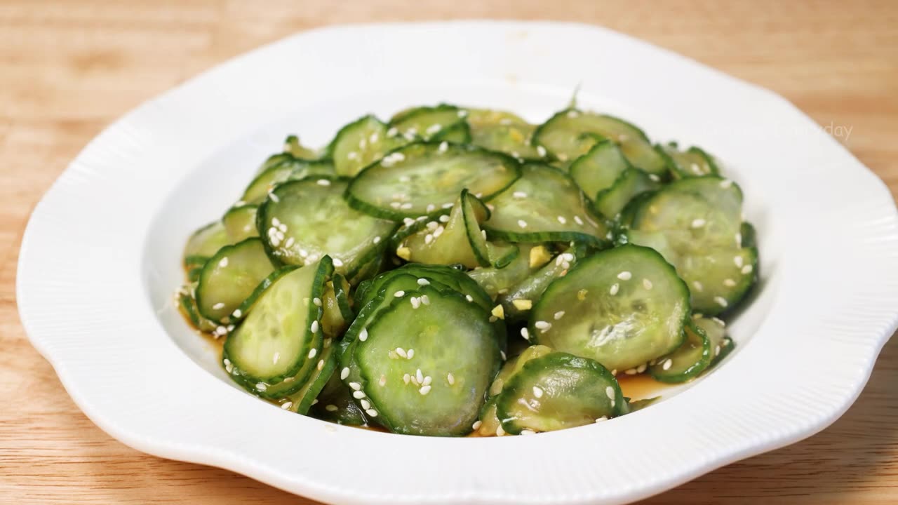 It's so simple and delicious that I make it 3 times a week! A simple cucumber recipe