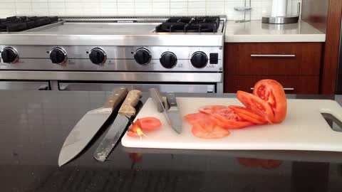 How To Properly Slice A Tomato