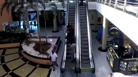 TOUCHING HANDS ON THE ESCALATOR PRANK