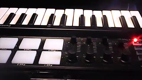 [Cyraxx Youtube 2020-11-27] Explaining the Technique i use to do Covers on my Piano