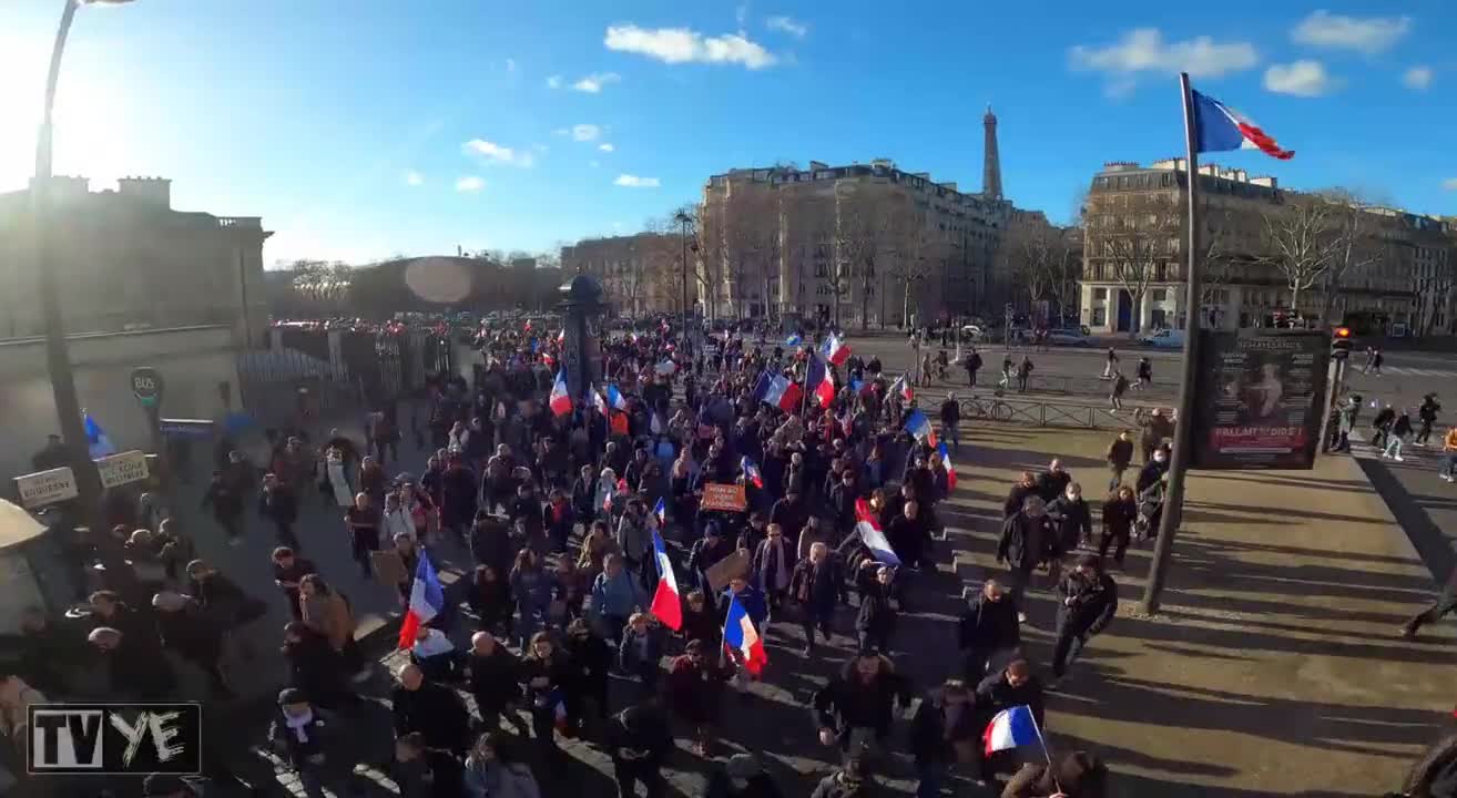 MY BEAUTIFUL FRENCH PATRIOTS STILL HOLDING THE LINE!!! VIVE LA LIBERTÉ!!!