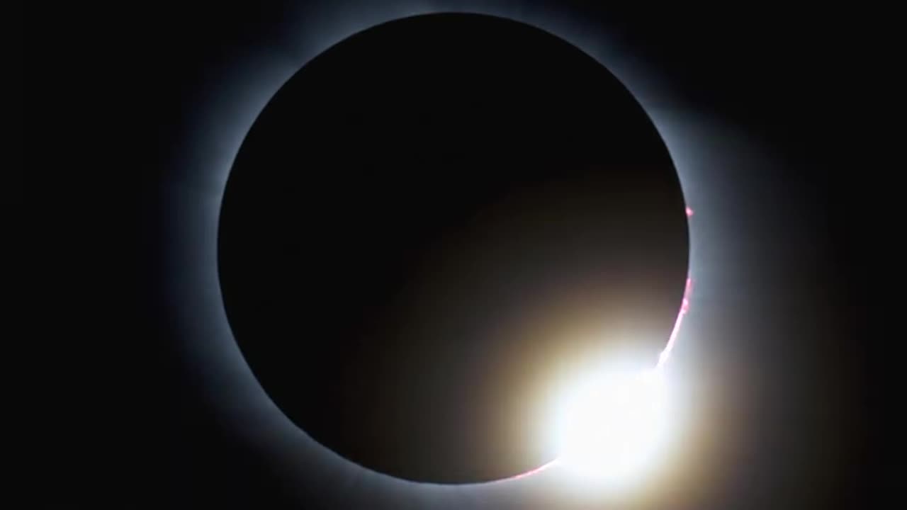 What does a total solar eclipse really look like_ ☀️