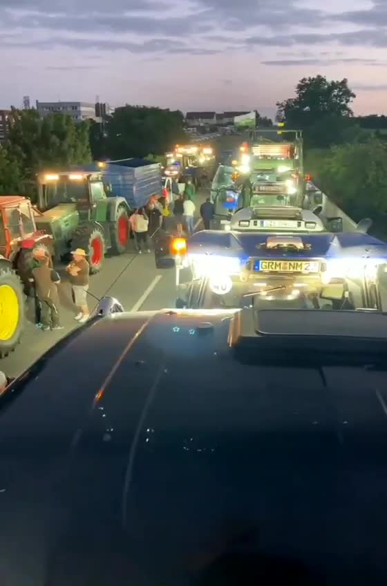 Němečtí farmáři začali blokovat silnice jako jejich Holandští kolegové