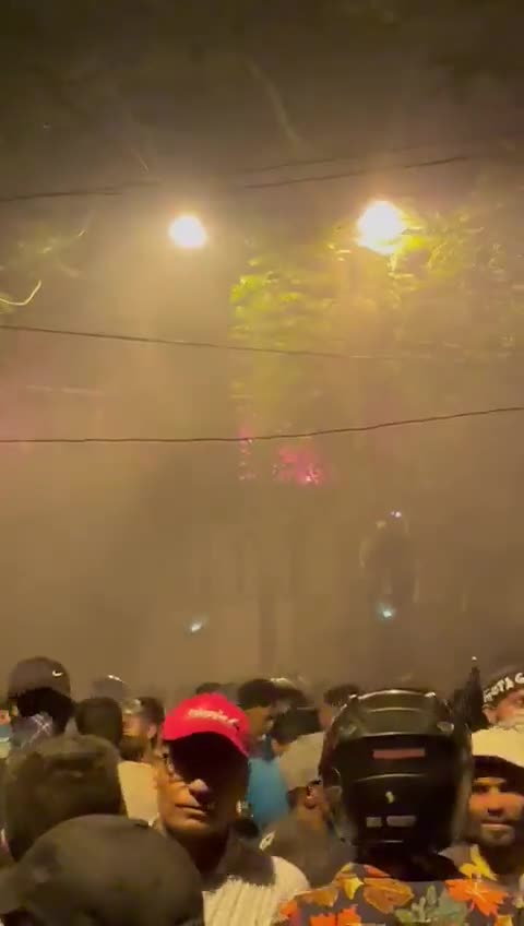 Sri Lanka: protesters on the streets as prime ministers house burns