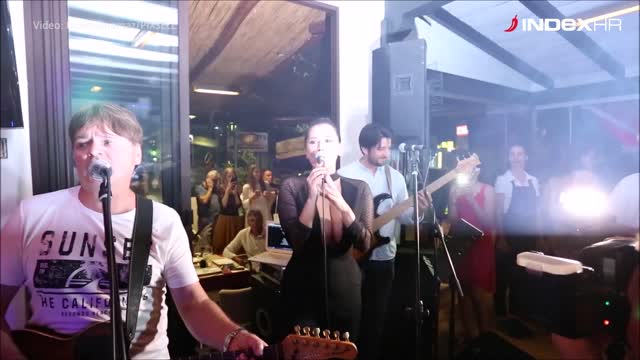 Nives Celzijus pokazala dekolte