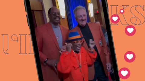 🎥Knicks Superfan Spike Lee Stuns in Knicks Colors at Hall of Fame Gala with Larry Bird! 🏀