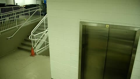 7110CVCULElevator#3Lobby_2021-01-06_08h20min01s250ms.mp4