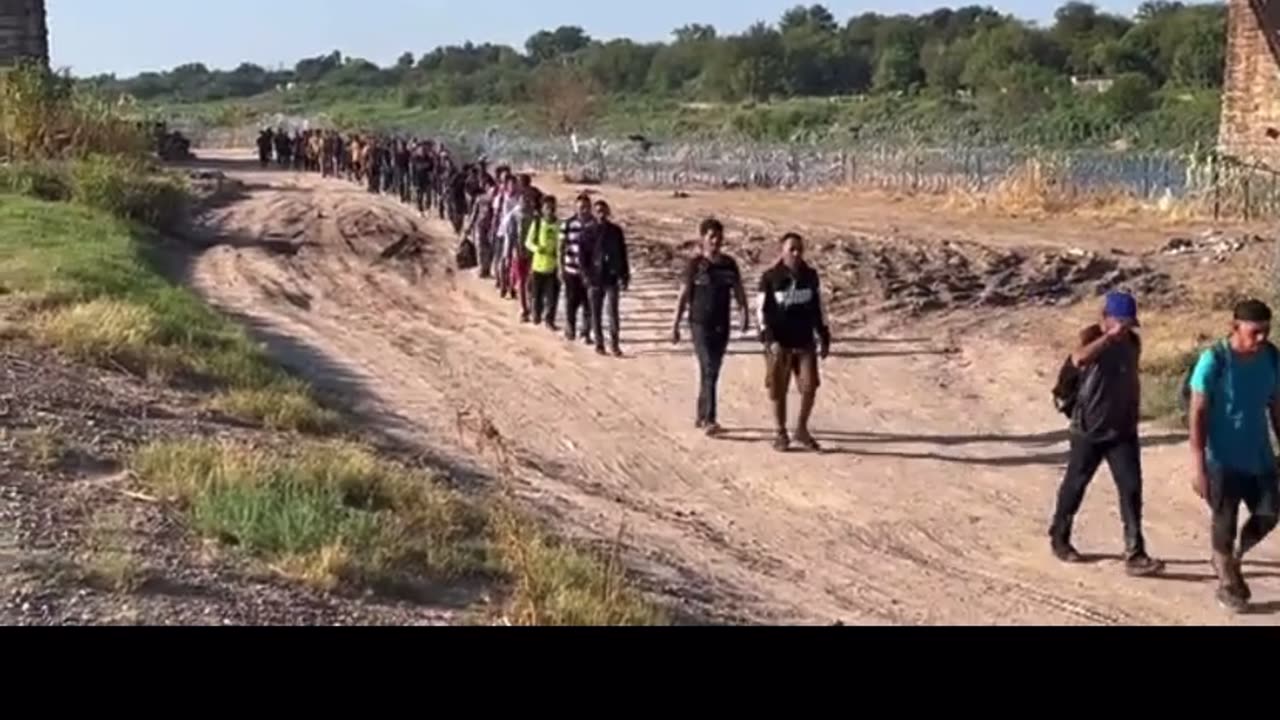 Thousands of Predominantly Military Aged Venezuelan Men Flooding Eagles Pass