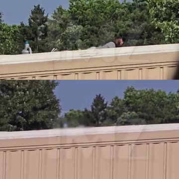 Thomas Matthew Crooks briendo fuego contra el ex presidente Trump