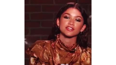 Zendaya reads mean tweet