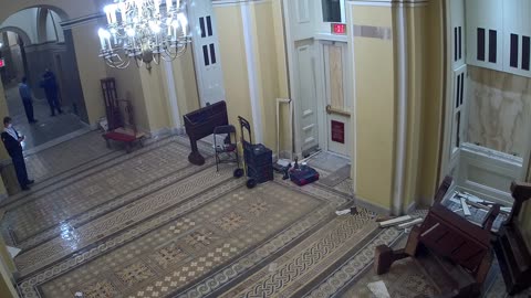 0102USCS01SenateWingDoornearS139_2021-01-06_21h04min10s807ms.mp4