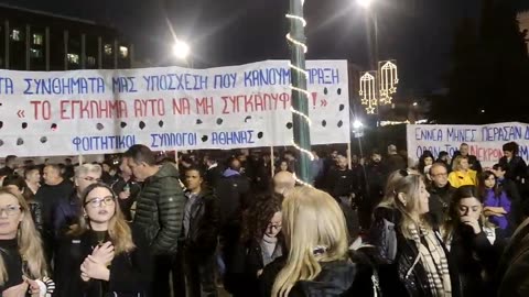 Σε εξέλιξη συγκέντρωση διαμαρτυρίας στο Σύνταγμα για τη δικαίωση των θυμάτων των Τεμπών