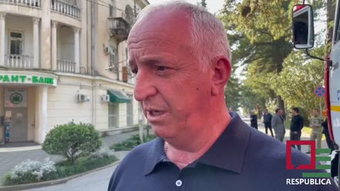 Лев Квициния у здание «Гарант-Банка»