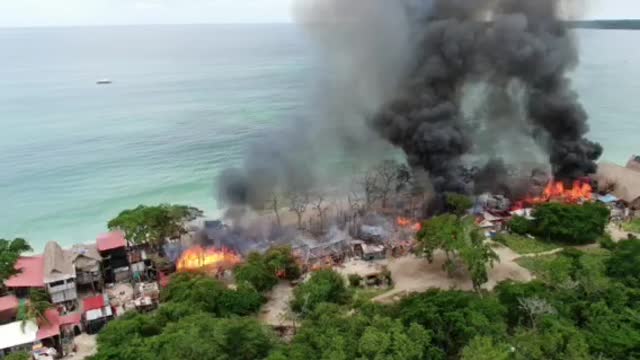 Incendio en playa blanca desde el aire