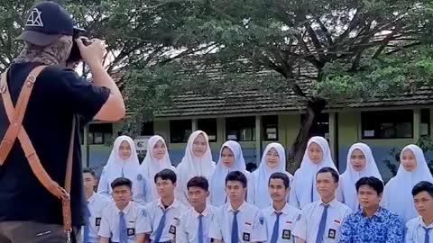 Foto-foto Alumni Tahun 2022 SMKN 1 KINTAP