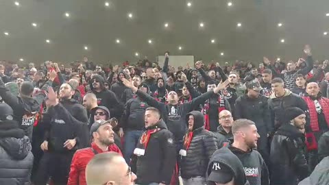 Tifozët kuqezi ndezin stadiumin, gati për Shqipëri-Çeki