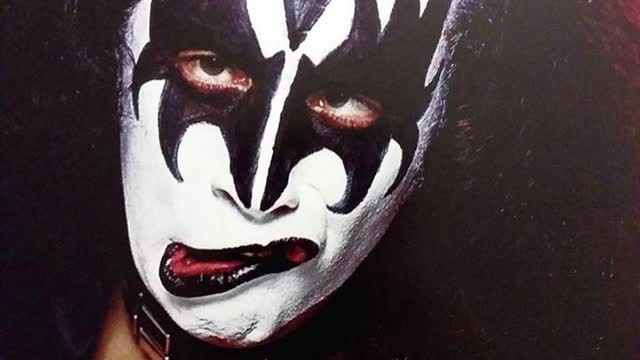 Gene_Simmons_Groans.WAV