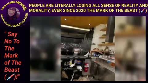 3 women go ballistic over extra sauce