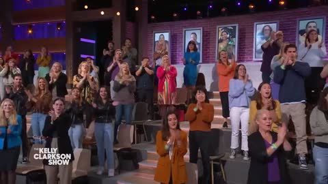 Kelly Clarkson Covers 'Let's Hear It For The Boy' By Deniece Williams