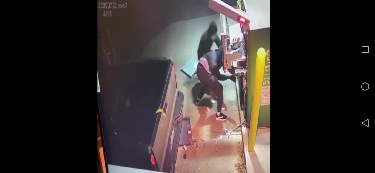 Thief stealing from gas station. Must watch..