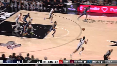 Spurs D Ignites Fast Break! Keldon Johnson Slams Home Alley-Oop!