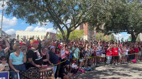 Scene in Valdosta, GA for President Trump’s arrival 🇺🇸