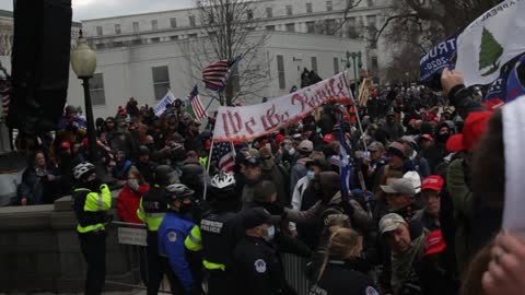 HD Live Raw Video From The Scaffolding Scene Capitiol Building Steps