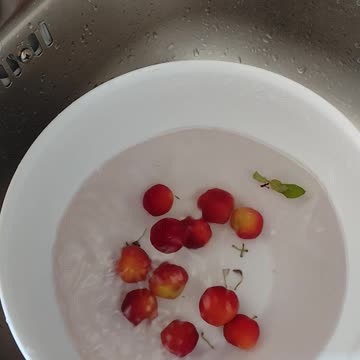 Washing fruits for compote