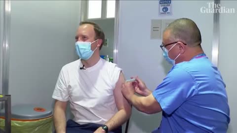 'It didn't hurt a bit, just like the queen said'_ Matt Hancock gets Covid vaccin