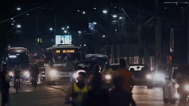 If you are in a bad mood, come out and see the night view of the city streets.