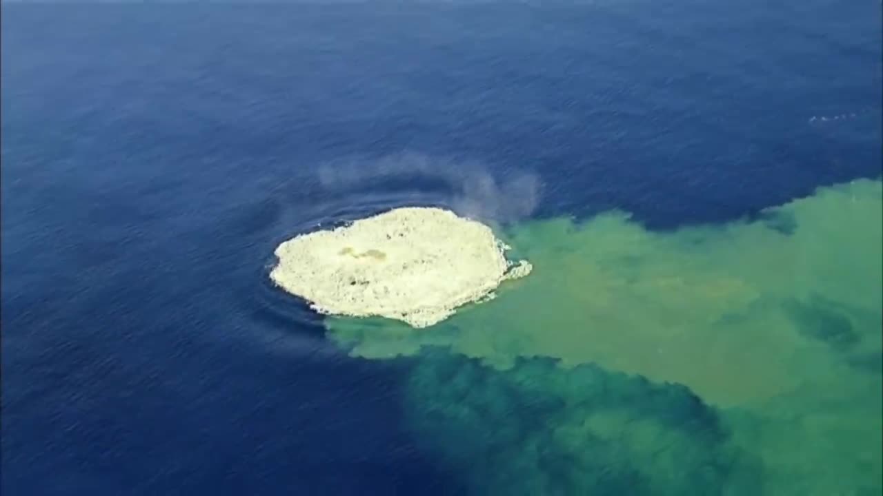 South Pacific/ mother nature tries to create an island before your very eyes