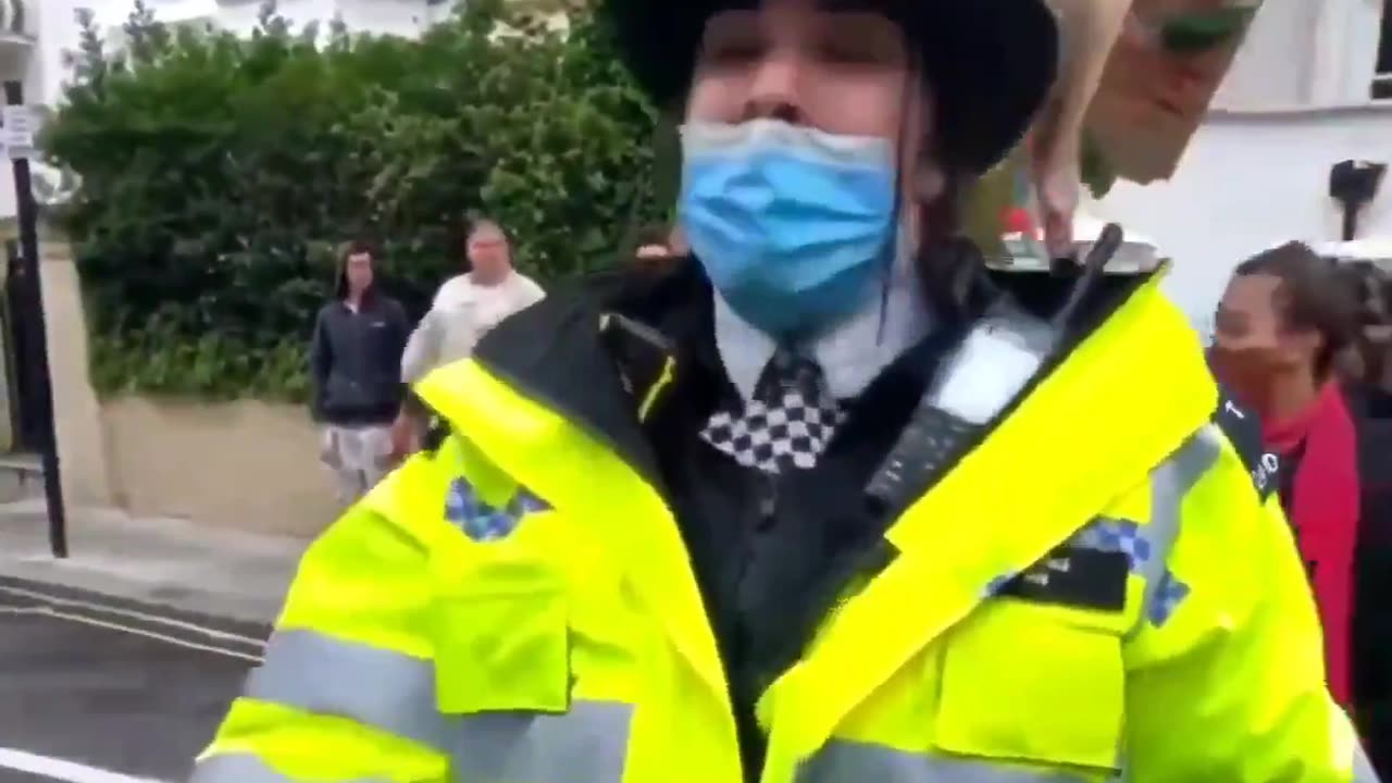 UK police officer saying free free Palestine impartial at all times?