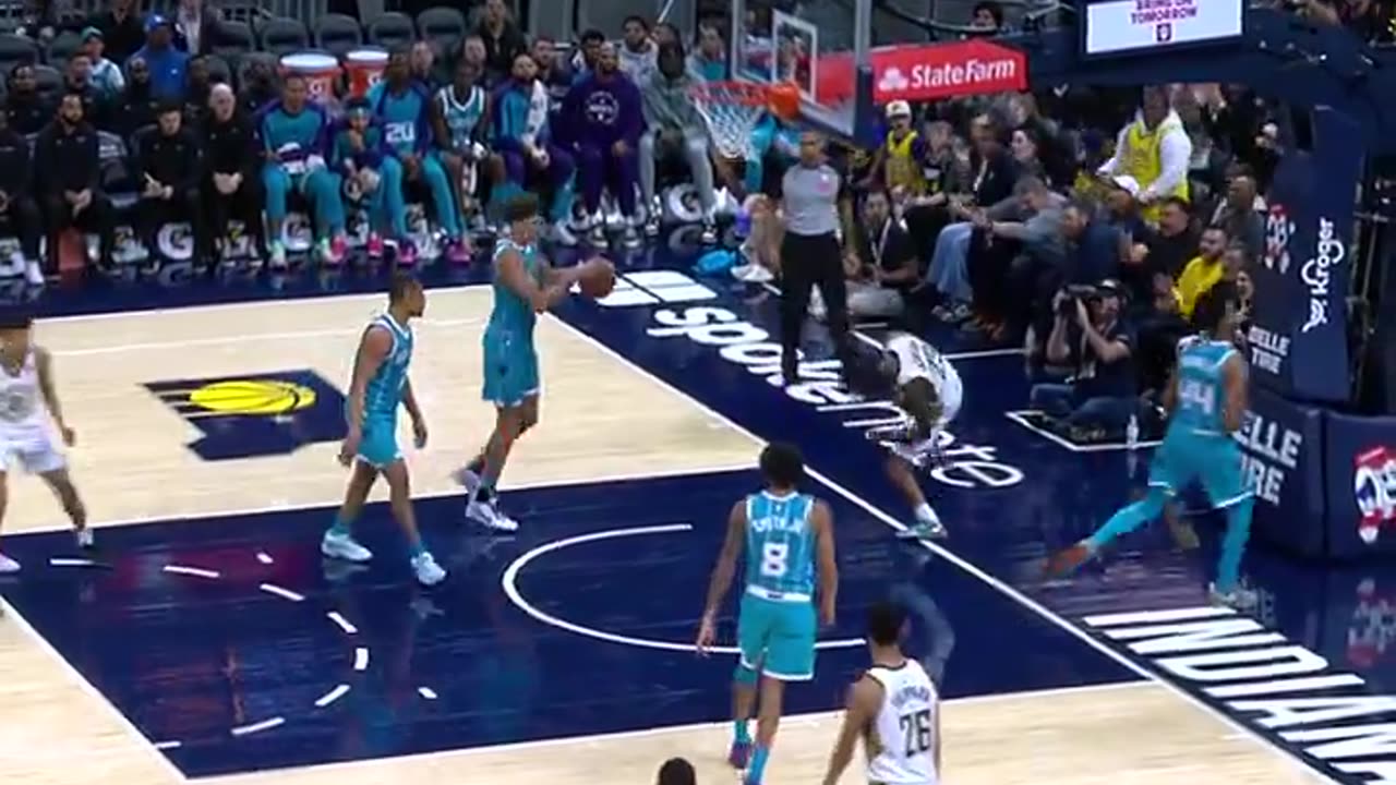 NBA - RIP. DRIVE. SLAM. Quenton Jackson cocks it back for the slam!