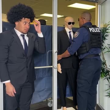 Robber disguised as a mannequin to escape from police