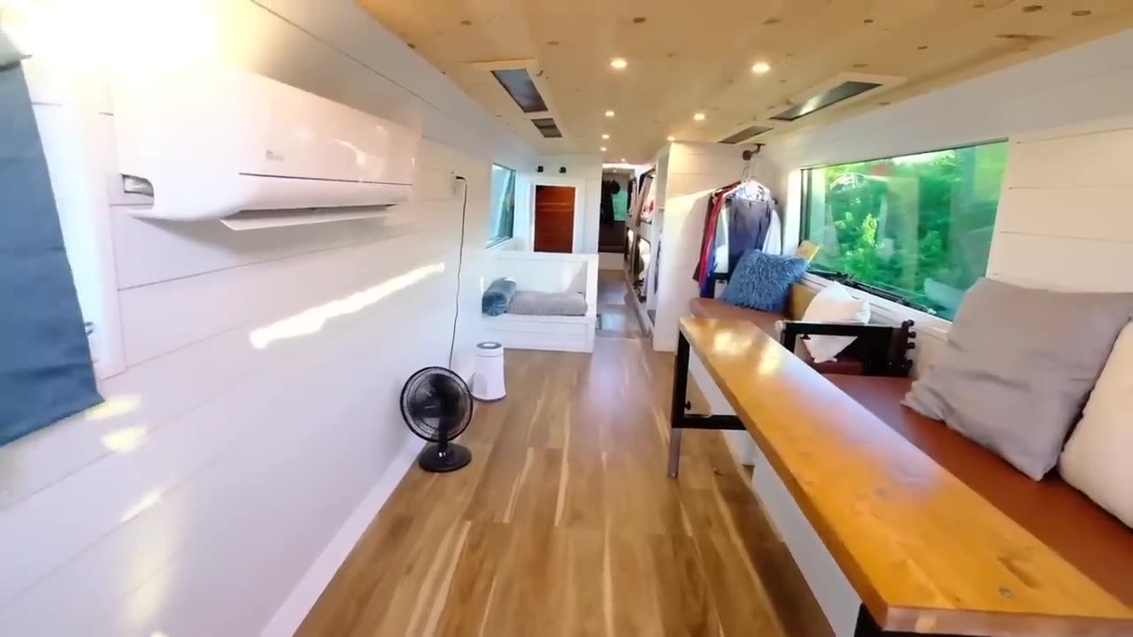 Autobus convertido en casa pequeña rodante