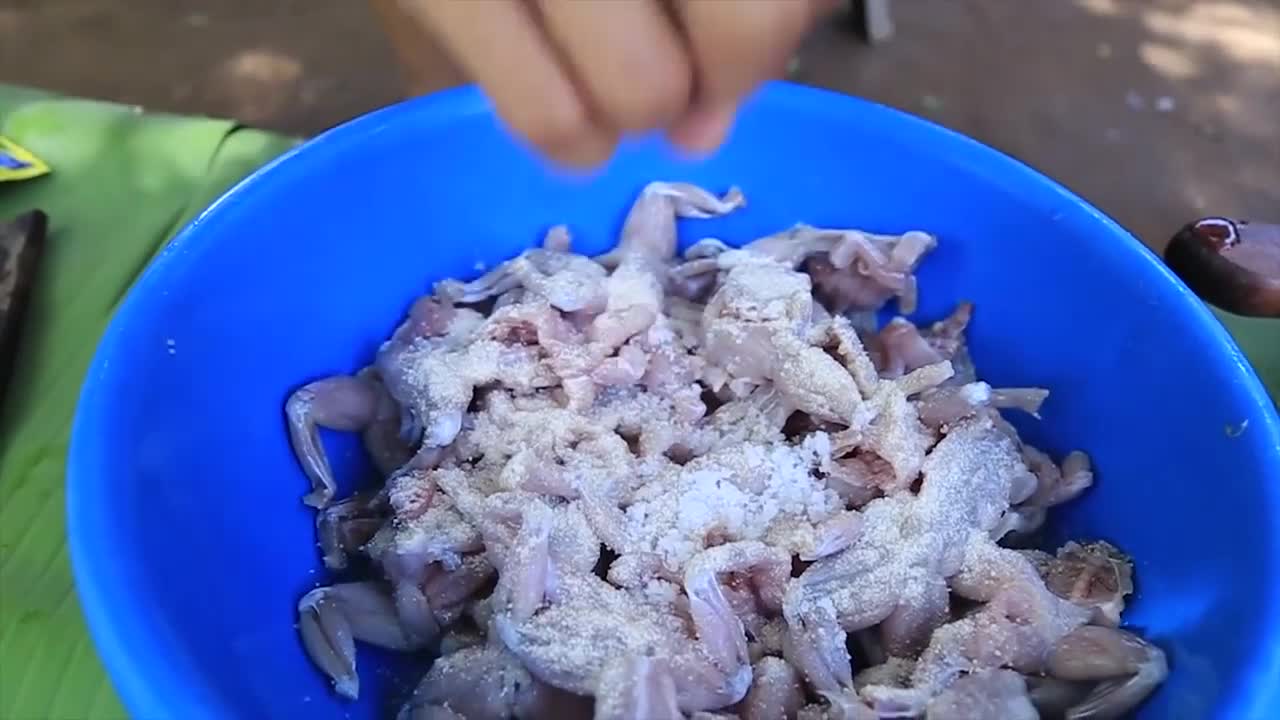 Yummy cooking frogs recipe _ Cooking skills _ Khmer Survival Skills