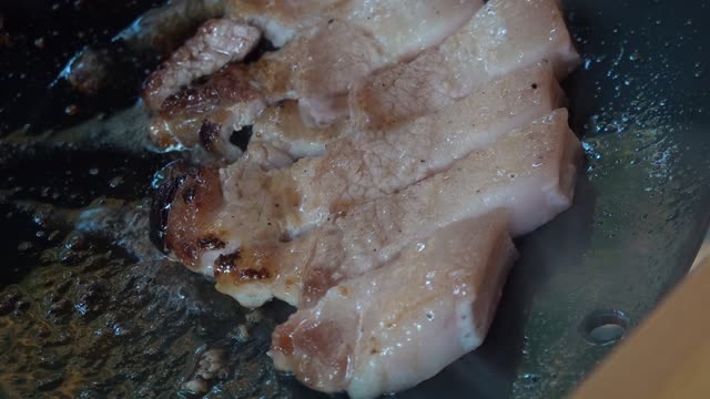 Grilling pork belly, delicious Korean food. 7