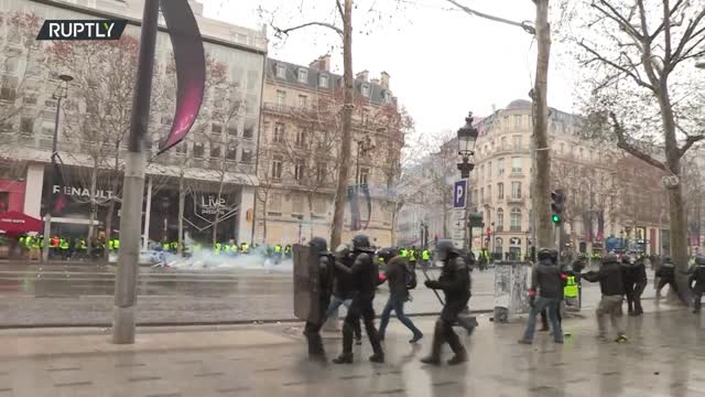 Krvave glave na prosvjedu u Parizu